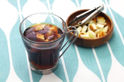 Kaffeost: Kopi Hitam Campur Keju, Minuman Hangat Unik dari Swedia yang Bikin Penasaran
