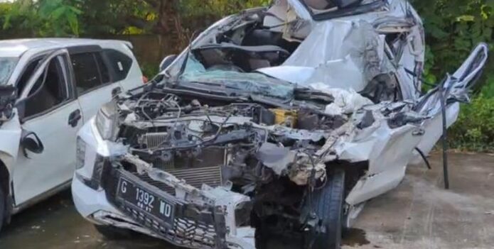 Tragedi Tol Batang: Pajero Sport Remuk Tak Berbentuk, Tiga Tewas Akibat Sopir Mengantuk