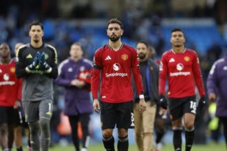 Kontradiksi Manchester United: Prestasi Jeblok, Pendapatan Melesat