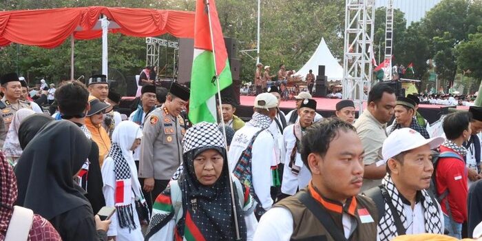 KAWAL ASPIRASI KEMANUSIAAN: 1.722 Personel Amankan Aksi Solidaritas Pemuda Indonesia untuk Palestina di Monas