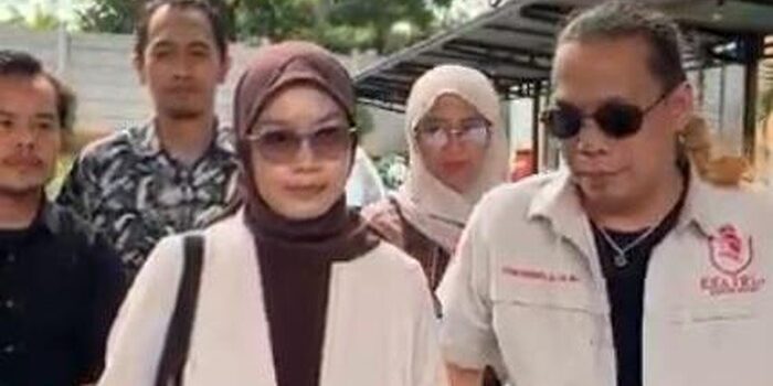 Judul: Kasus Dugaan Penggelapan Dana Miliaran Rupiah: Eks Karyawan Ashanty, Ayu Chairun Nurisa, Resmi Ditahan di Polres Tangsel