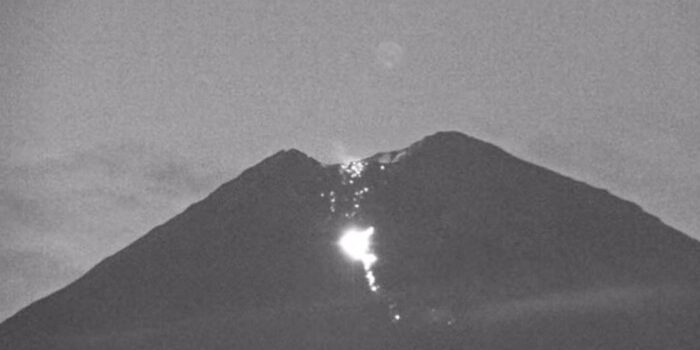 Aktivitas Vulkanik Meningkat: Gunung Semeru Luncurkan Lava Pijar Sejauh 2,5 Km ke Besuk Kobokan, Warga Diimbau Waspada Tinggi