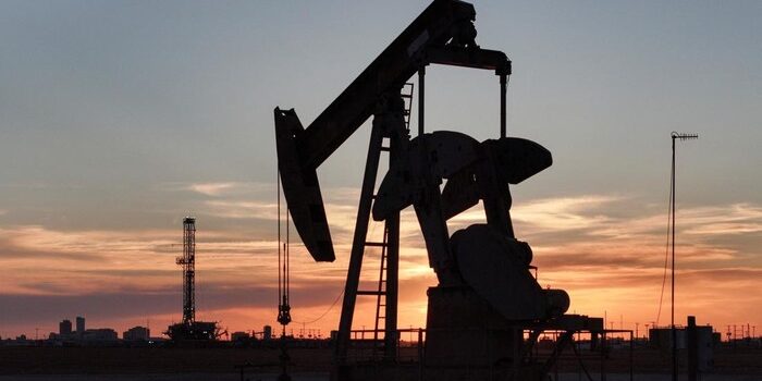 Gejolak Pasar Komoditas: Harga Minyak Anjlok ke Level Terendah Sejak 2021