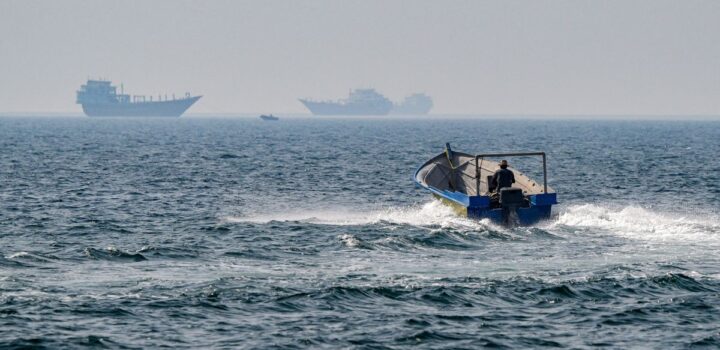 Eskalasi di Selat Hormuz: 10 Kapal Diserang dan Nasib Awak Kapal WNI dalam Krisis Maritim
